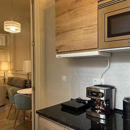 Apartamentos Loles De Cisneros Catedral Málaga Dış mekan fotoğraf